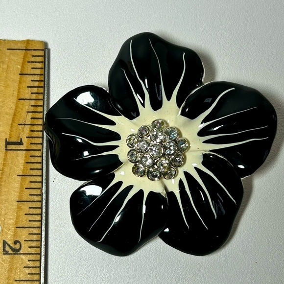 Vintage Flower Enamel Rhinestone Black White Brooch Pin - Picture 2 of 3